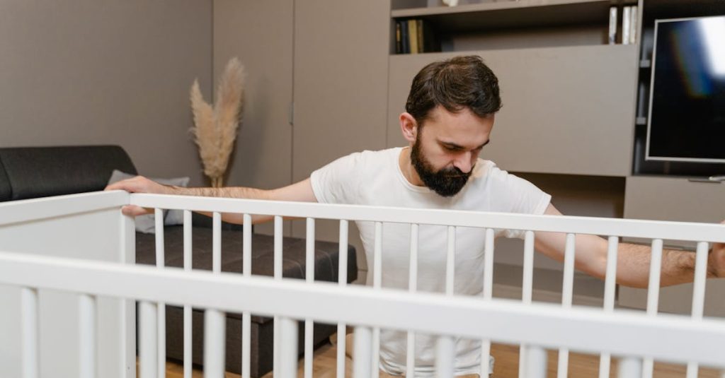 Regał Helmholtza w salonie – mebel, który pochłania bas i robi wrażenie