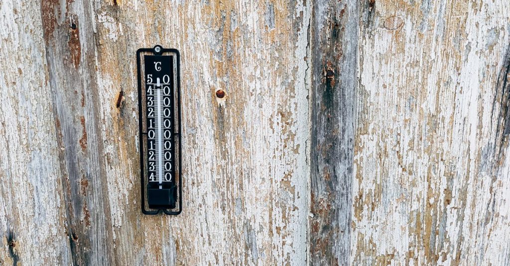 Chłodzące ściany z konopi: panele kapilarne 2w1 – wykończenie i klimatyzacja bez hałasu